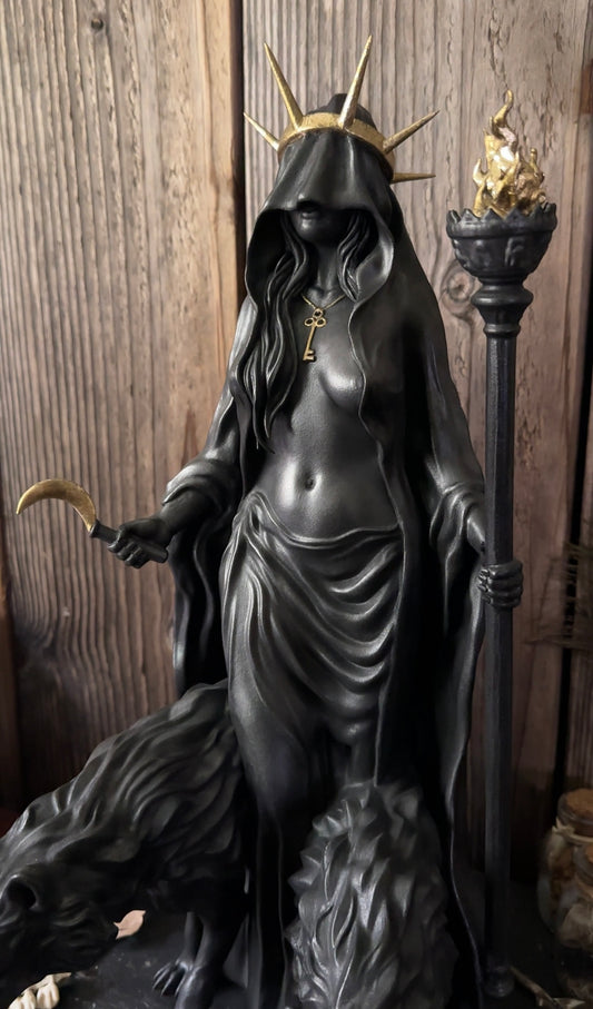Hekate Niktipolos, The Wanderer of The Night - (32 cm / 12.6 inches)
