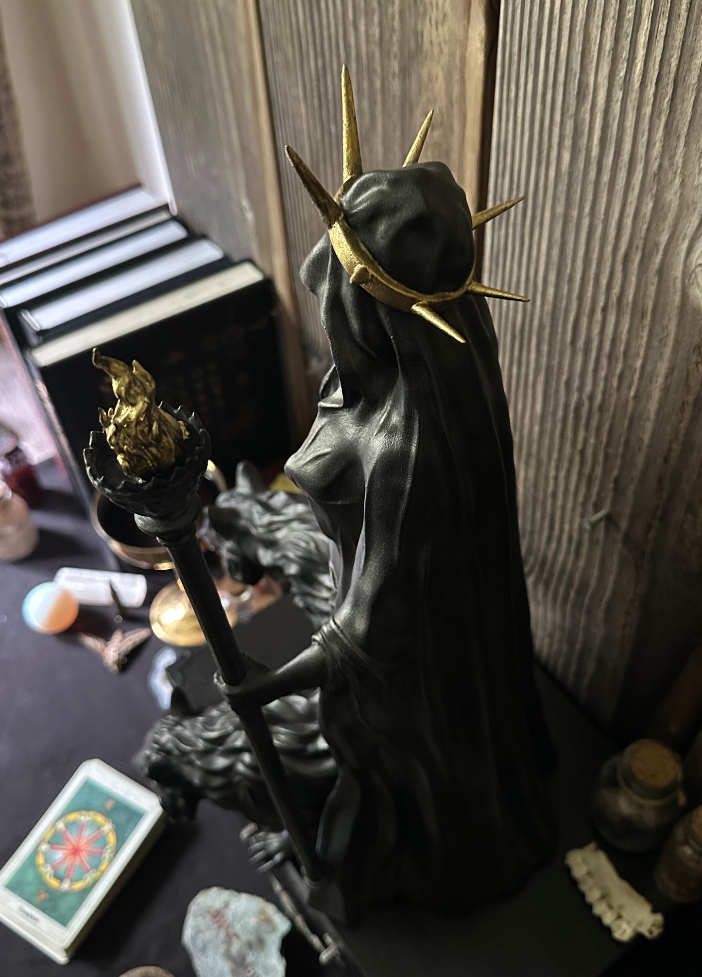 Hekate Niktipolos, The Wanderer of the Night - (50 cm / 19.7 inches)