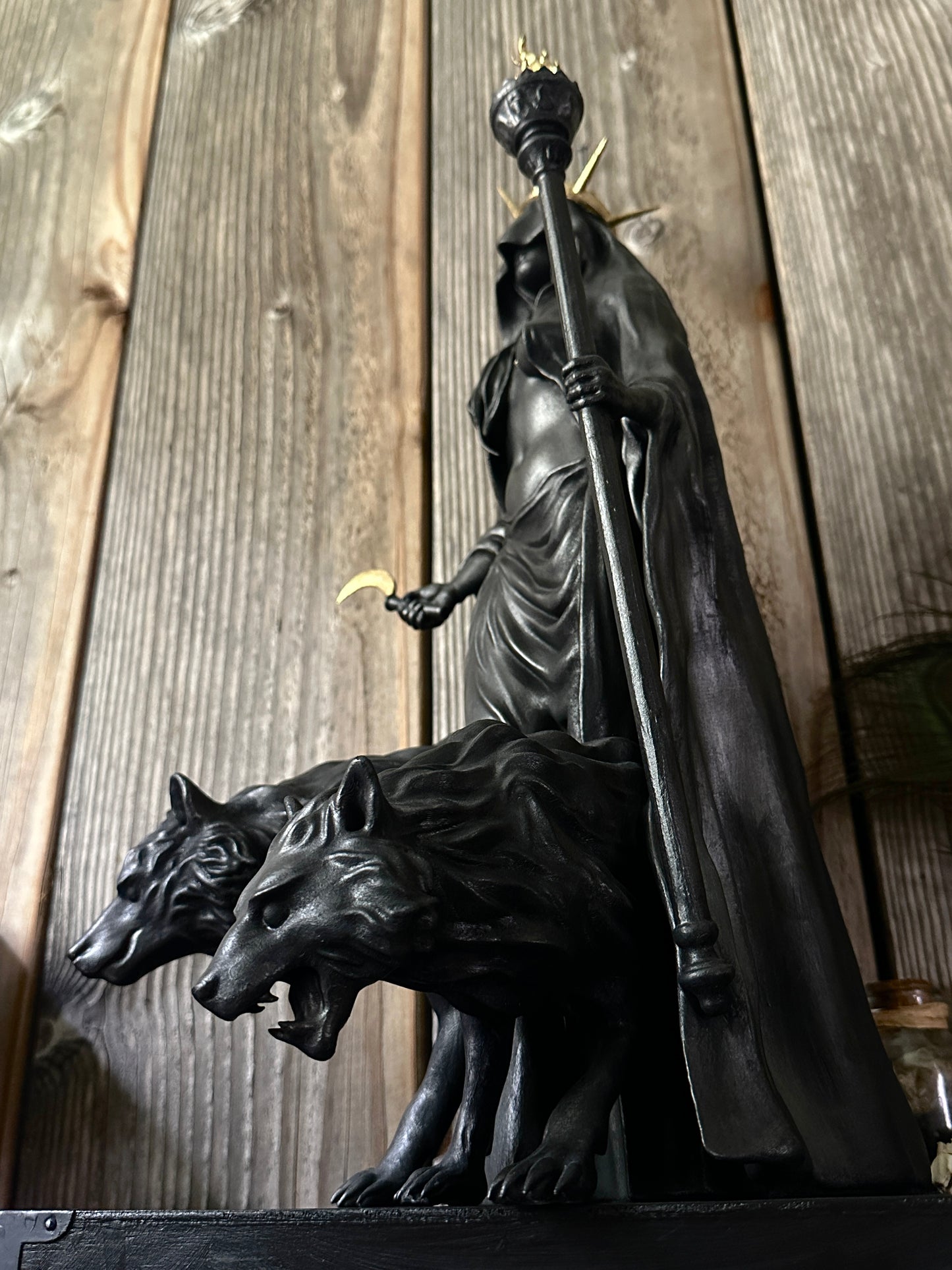 Hekate Niktipolos, The Wanderer of the Night - (50 cm / 19.7 inches)