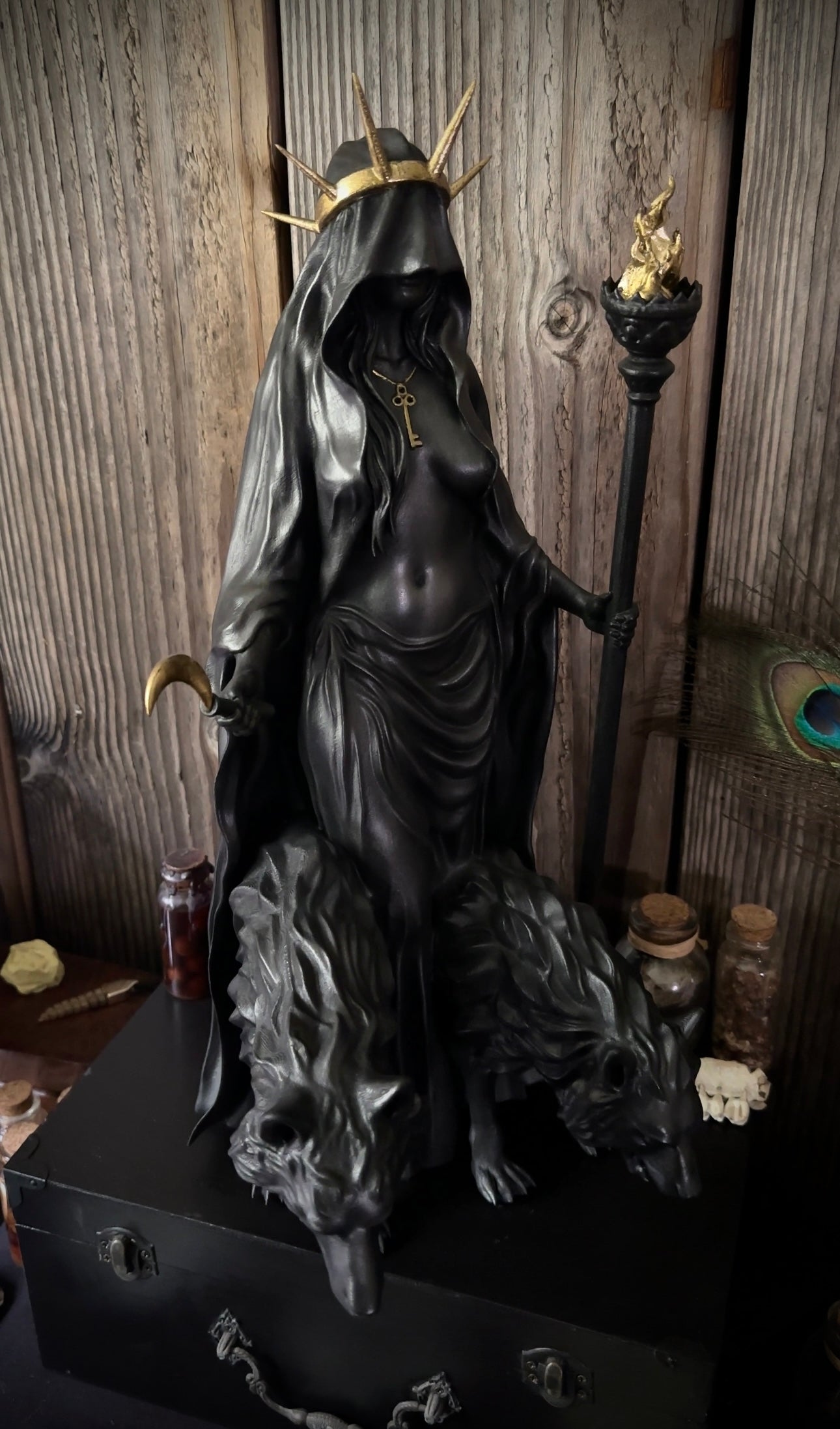 Hekate Niktipolos, The Wanderer of the Night - (50 cm / 19.7 inches)